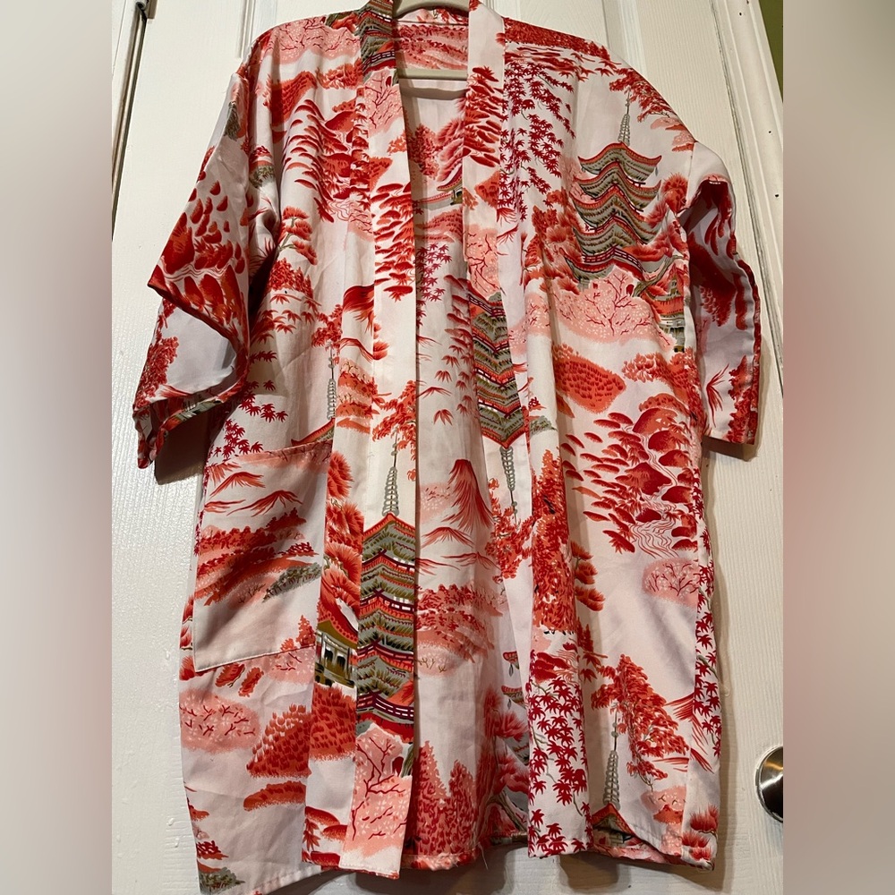 Red and White Scenic Printed Kimono Robe